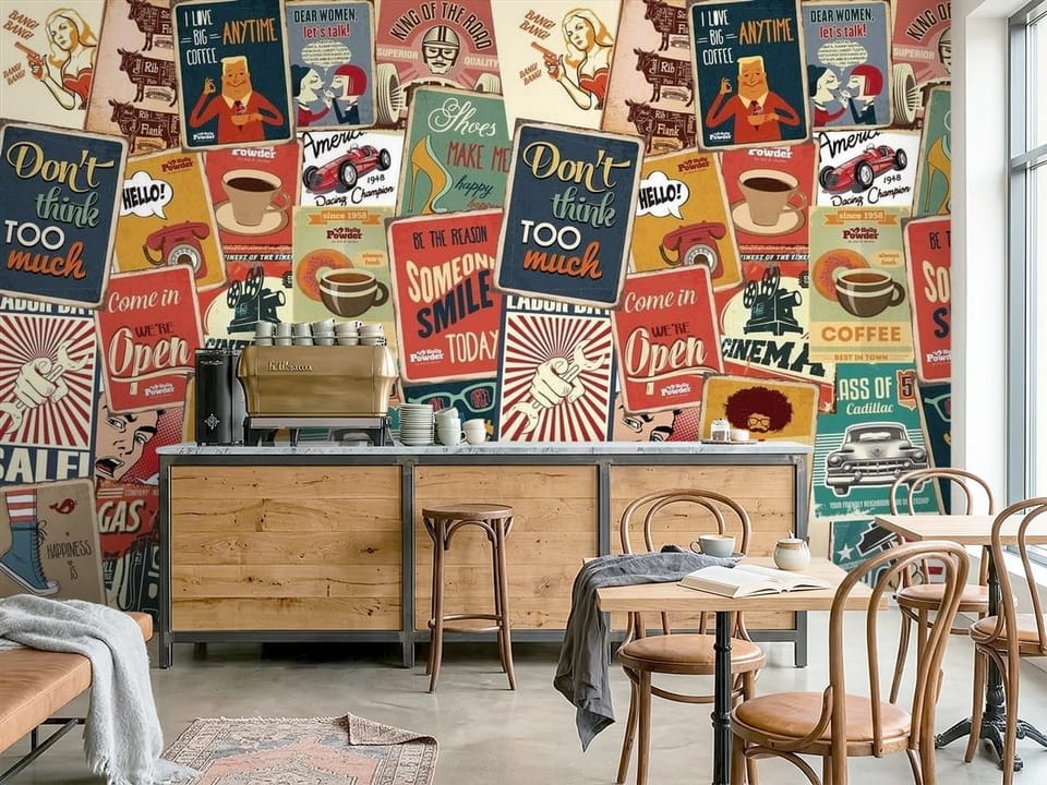 Fototapeta z kolorowymi plakatami retro i vintage napisami - nowoczesna inspiracja do kawiarni