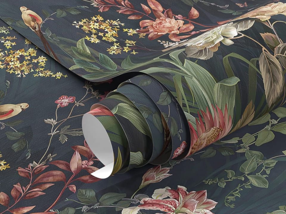 Fototapeta Kwiaty polne na ciemnym tle - realne zdjęcie w rolce