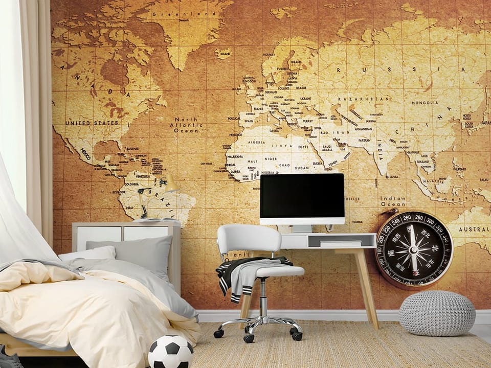 Fototapeta Stara mapa świata z kompasem we wnętrzu pokoju nastolatka