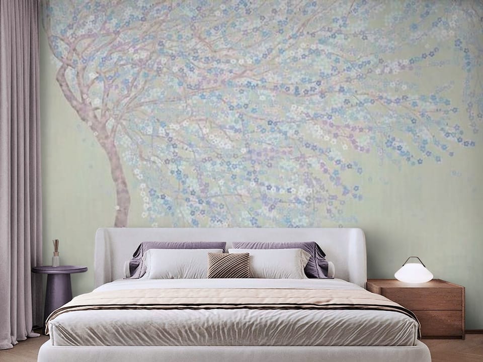 Fototapeta z drzewem sakura i pastelowymi kwiatami na jasnym tle - przytulna aranżacja w sypialni