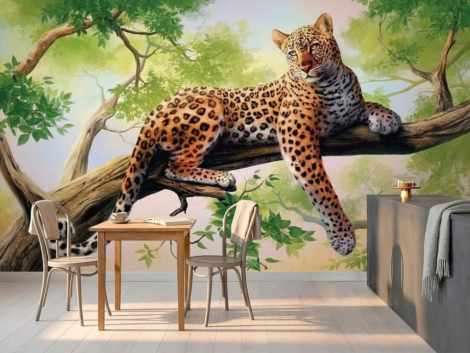 Fototapeta z leopardem leżącym na gałęzi drzewa otoczonym zielonymi liśćmi - widok na ścianę w minimalistycznej kawiarni