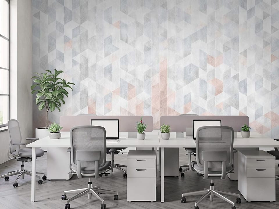 Fototapeta z geometrycznym wzorem trójkątów w różnych odcieniach - ściana w nowoczesnym biurze