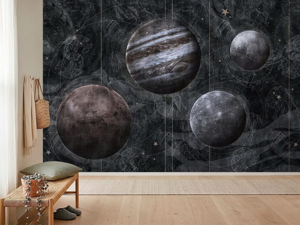 Fototapeta z czterema planetami na ciemnym tle z gwiazdami - widok na ścianę w przytulnym przedpokoju