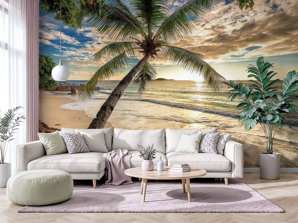 Fototapeta z palmą na tropikalnej plaży, oceanem i zachodem słońca - salon w jasnych barwach z modnym akcentem