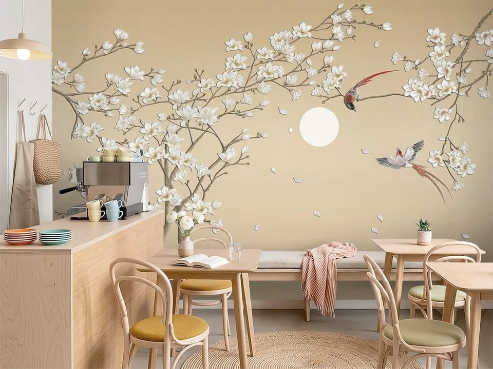 Fototapeta z gałęziami magnolii na tle księżyca i spadających płatków - aranżacja przytulnej kawiarni
