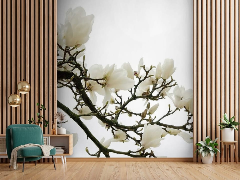 Fototapeta z białymi kwiatami magnolii na ciemnych gałęziach - aranżacja w przedpokoju w połączeniu z lamelami ściennymi