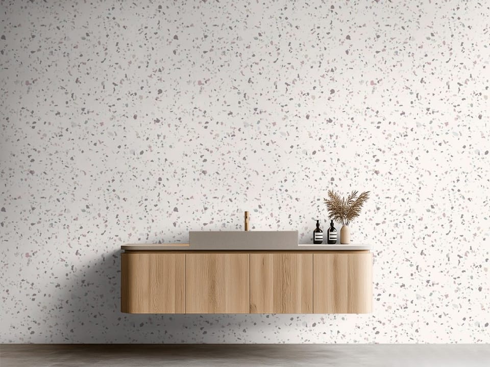 Fototapeta z wzorem terazzo na jasnym tle z różnokolorowymi plamkami - aranżacja za minimalistyczną umywalką w łazience