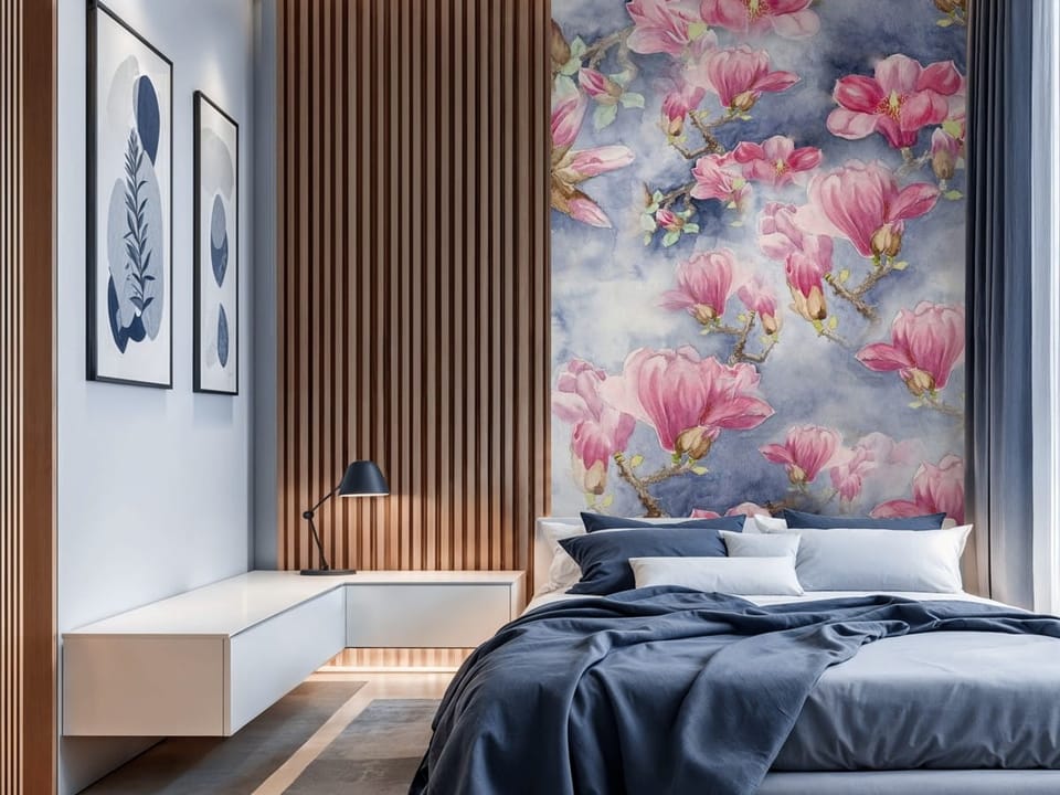 Fototapeta z kwiatami magnolii na niebieskim tle z zielonymi liśćmi - nowoczesna inspiracja do sypialni