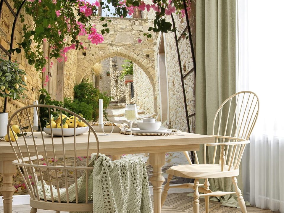 Fototapeta Uliczka z łukiem i kwiatami we wnętrzu kuchni