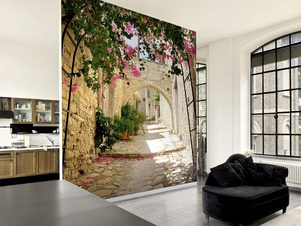 Fototapeta Uliczka z łukiem i kwiatami we wnętrzu salonu
