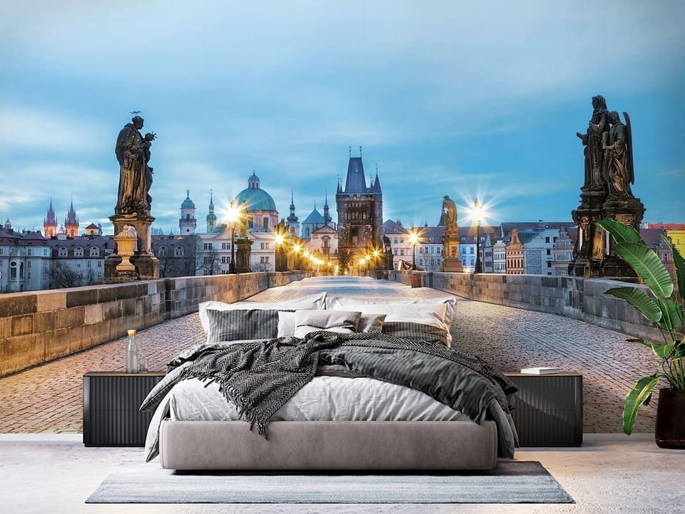 Fototapeta z kamiennym mostem i rzeźbami w Starym Mieście - ściana w eleganskiej sypialni