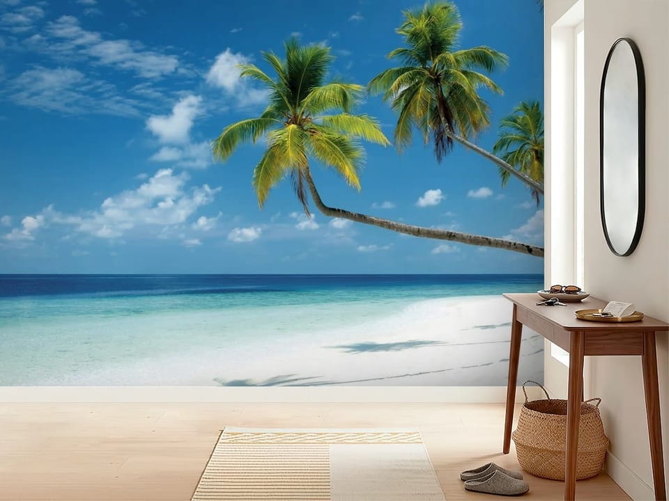 Fototapeta z palmami na tropikalnej plaży, błękitnym niebem i turkusowym morzem - inspiracji do minimalistycznego przedpokoju