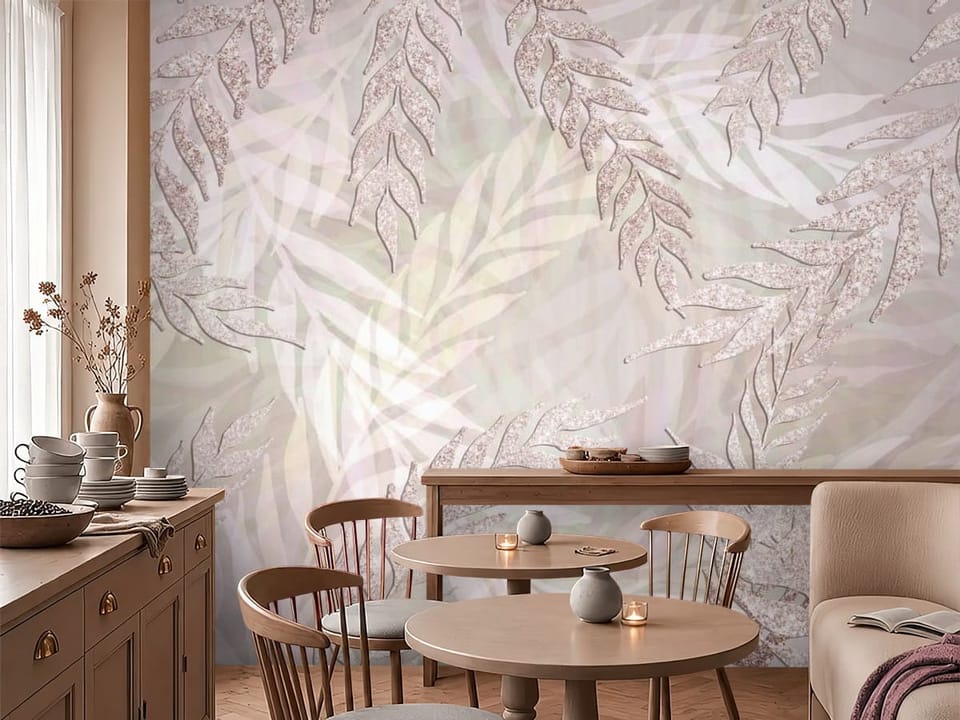 Fototapeta z brokatowymi liśćmi na jasnym, pastelowym tle - inspiracja do przytulnej kawiarni
