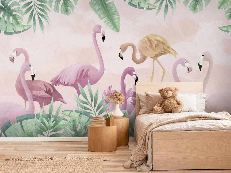 Fototapeta z flamingami wśród tropikalnych liści na pastelowym tle - pokój nastolatka w beżowych kolorach