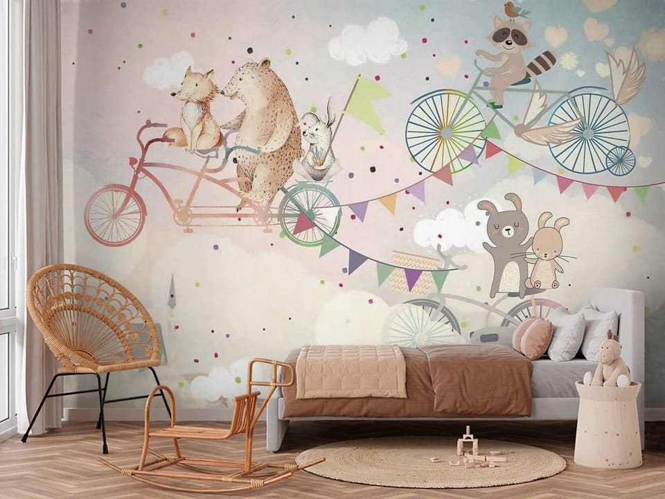 Fototapeta z motywem zwierząt na rowerach w pastelowych chmurach - aranżacja w przytulnym pokoju dziecięcym