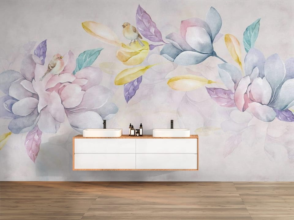 Fototapeta z dużymi pastelowymi magnoliami na jasnym tle - aranżacja ściany za umywalką w łazience