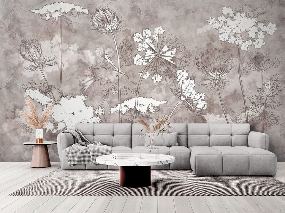 Fototapeta z delikatnymi kwiatami na długich łodygach i szarym tle - elegancki salon w stylu minimalistycznym