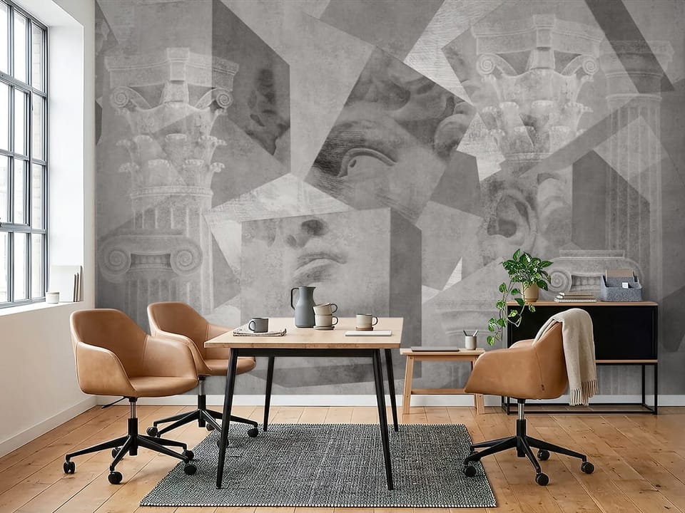 Fototapeta z fragmentami klasycznych kolumn i rzeźb w geometrycznych kształtach - inspiracja do biura w ciepłych kolorach