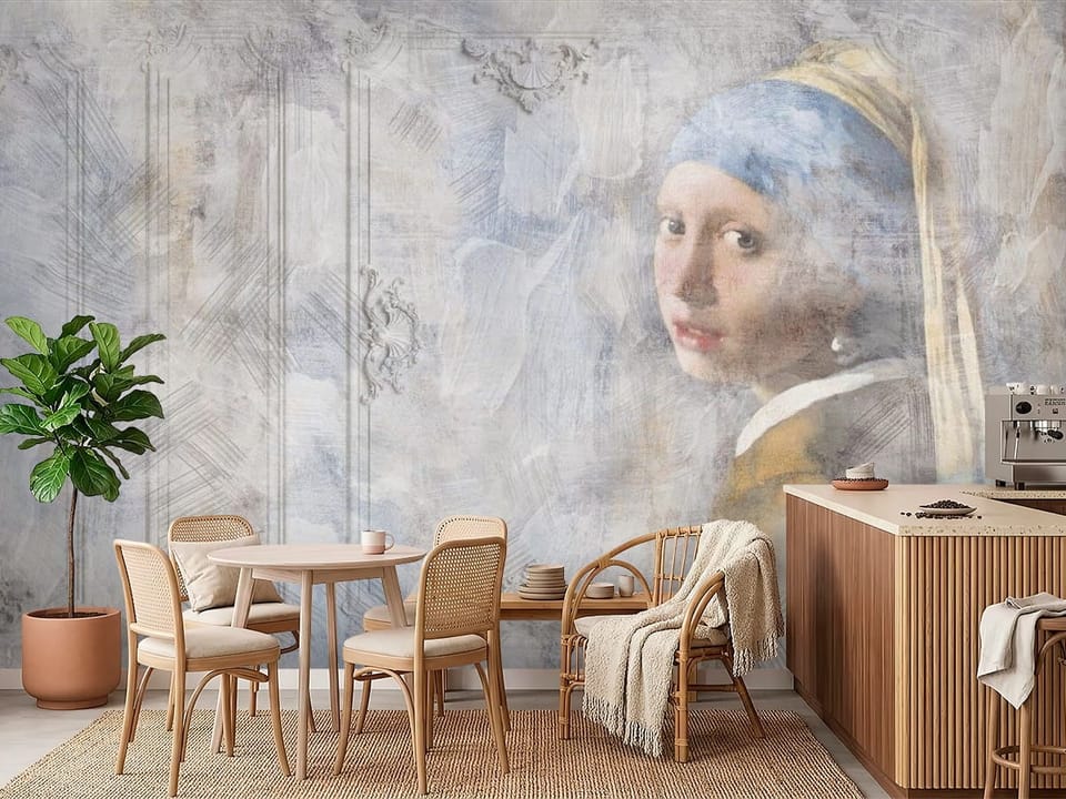 Fototapeta z portretem kobiety w turbanie i perłą w uchu - inspiracja do kawiarni w ciepłych kolorach