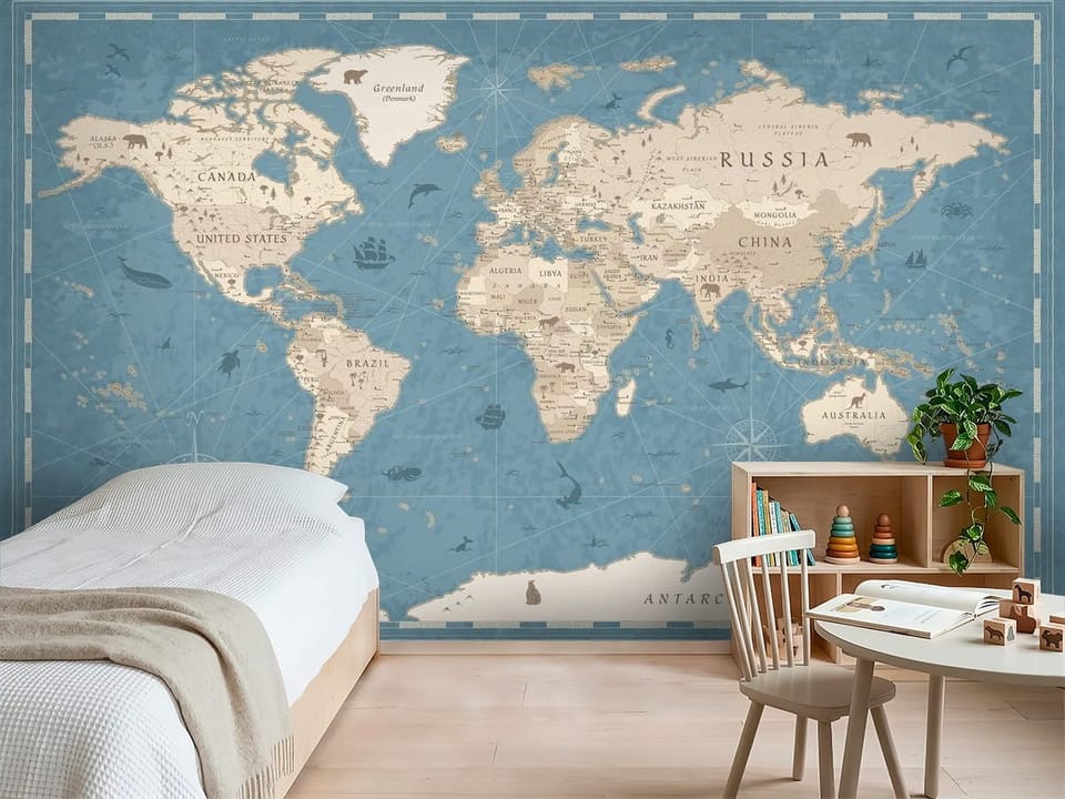 Fototapeta z mapą świata w stylu vintage z kontynentami i ozdobami morskimi - inspiracja do pokoju dziecka