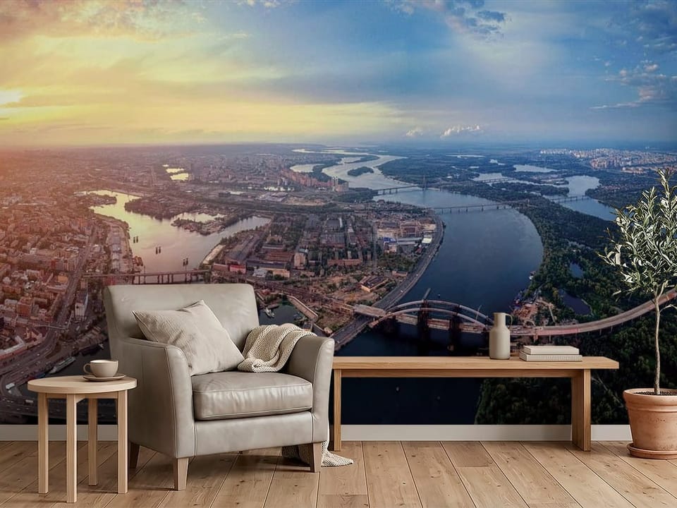 Fototapeta przedstawiająca panoramę miasta z szeroką rzeką i mostami o zachodzie słońca - przytulny kącik w biurze