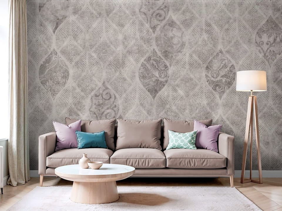 Fototapeta z geometrycznym wzorem i ornamentami w szarościach - aranżacja salonu w beżowych kolorach