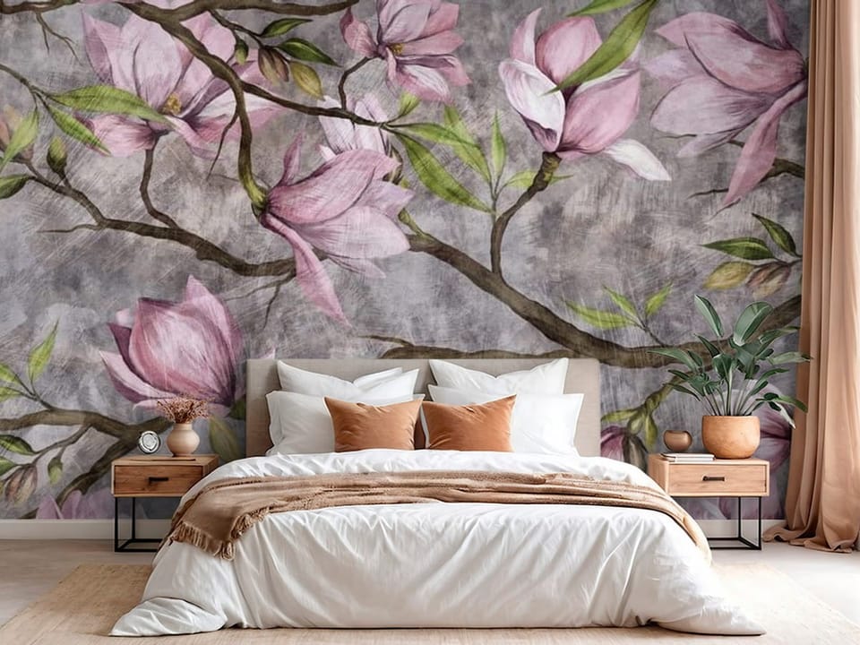 Fototapeta z gałązkami drzewa i różowymi kwiatami magnolii na szarym tle - pomysłowe wykończenie jasnej sypialni
