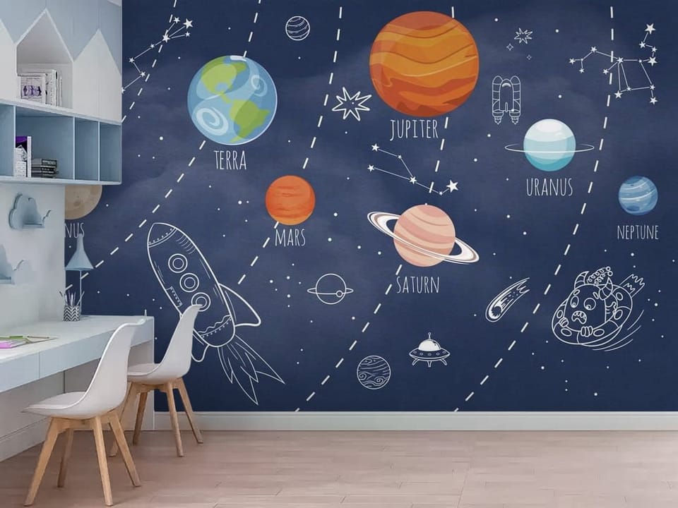 Fototapeta z planetami Układu Słonecznego na tle gwiazd i rakietą - nowoczesne wnętrze w pokoju dziecięcym