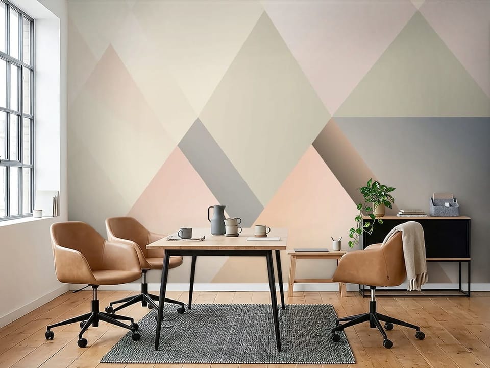 Fototapeta z geometrycznymi kształtami i przenikającymi się kolorami - inspiracja do biura w ciepłych kolorach
