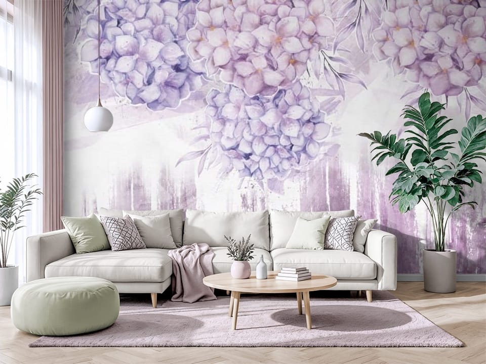 Fototapeta z fioletowymi kwiatami hortensji na pastelowym tle - salon w jasnych barwach z modnym akcentem