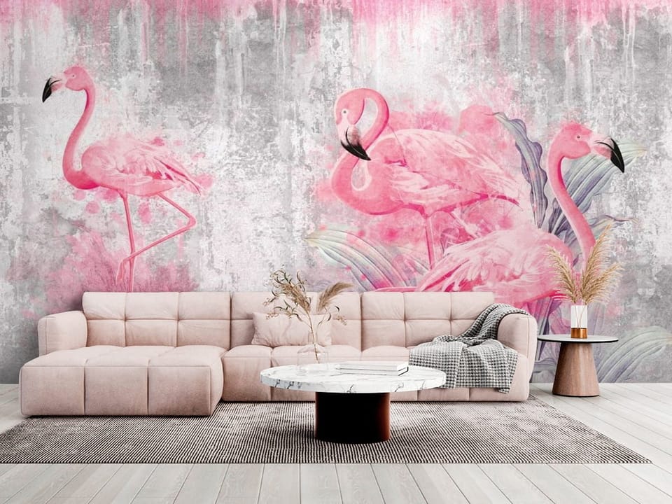 Fototapeta z trzema różowymi flamingami na tle dużych liści - salon w jasnych kolorach