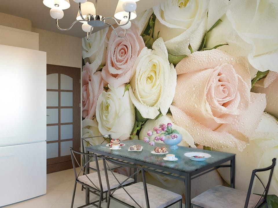 Fototapeta Bukiet różowych i białych róż we wnętrzu kuchni