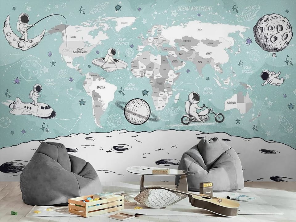 Fototapeta z astronautami na tle mapy świata, kosmiczne obiekty i gwiazdy - inspiracja do pokoju nastolatka