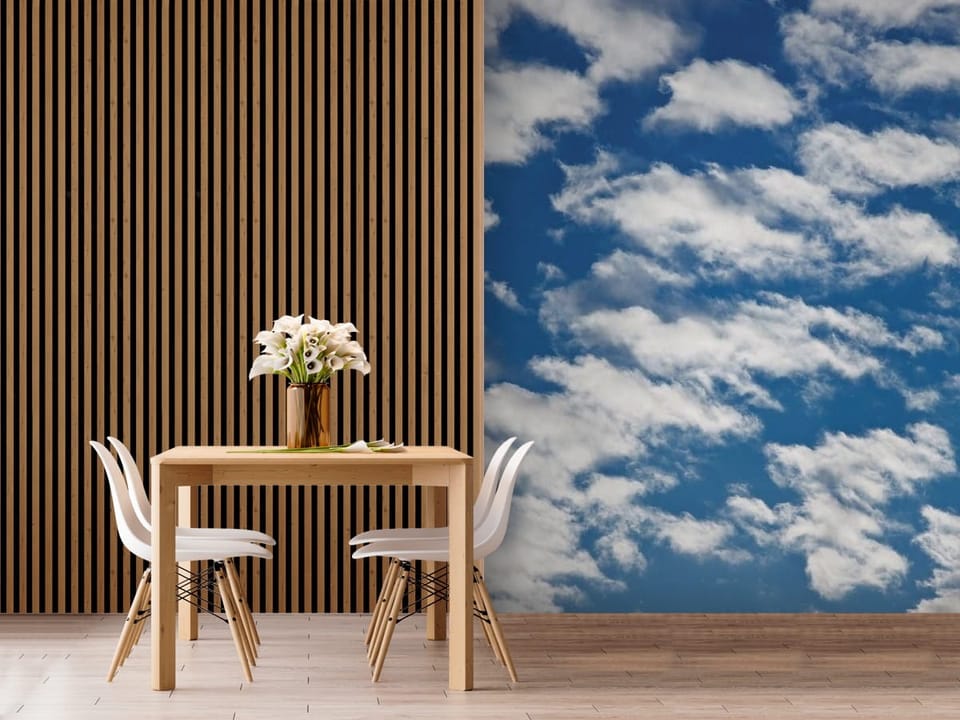 Fototapeta z białymi chmurami na tle niebieskiego nieba, rozproszone obłoki - piękna aranżacja strefy jadalnianej w kuchni