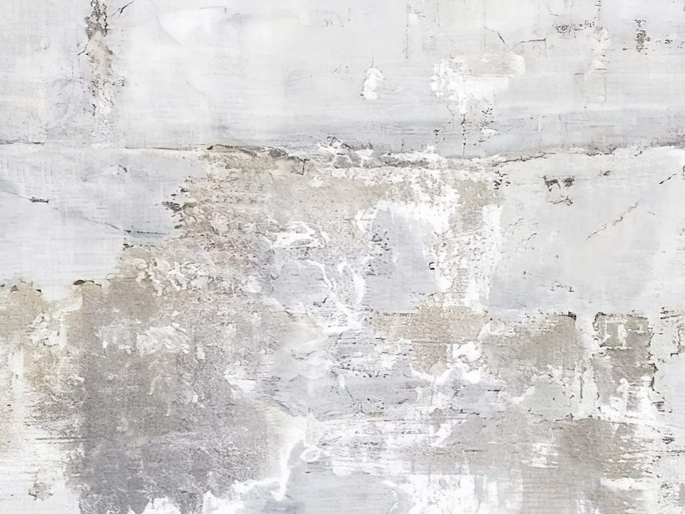 Fototapeta Betonowa ściana z pęknięciami - realne zdjęcie w rolce