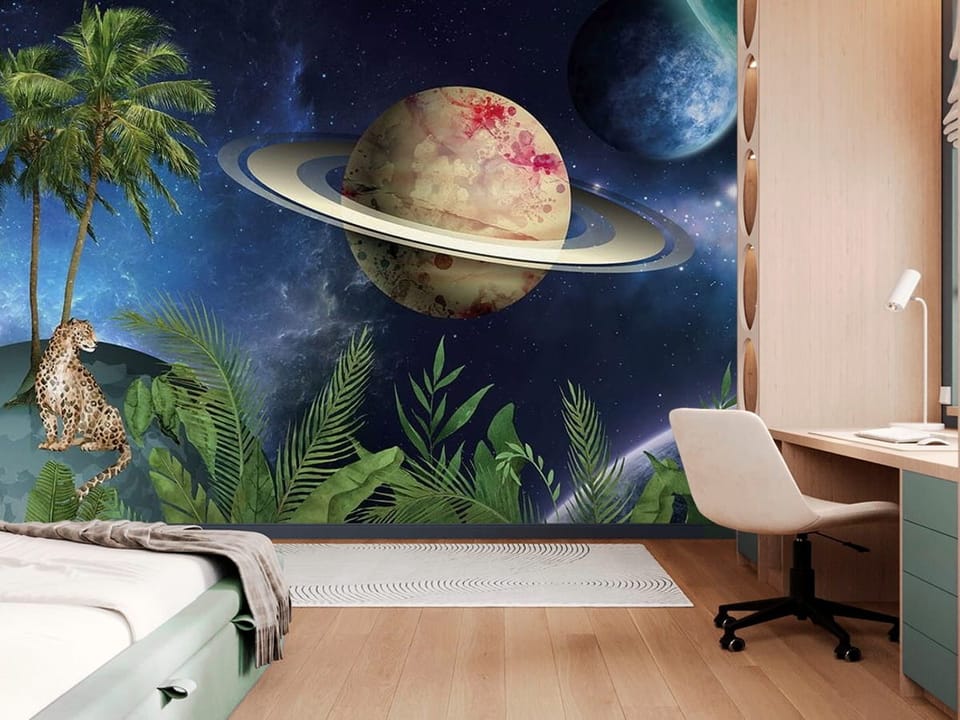 Fototapeta z planetą z pierścieniami, palmami i lampartami w kosmosie - ściana w pokoju nastolatka z dużą przestrzenią