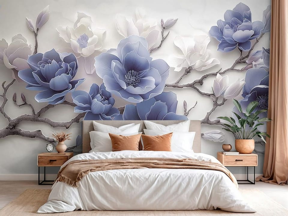 Fototapeta z gałęzią drzewa i dużymi kwiatami magnolii na jasnym tle - pomysłowe wykończenie jasnej sypialni