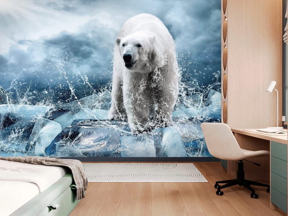 Fototapeta z niedźwiedziem polarnym na lodowej krze i pochmurnym niebem - ściana w pokoju nastolatka z dużą przestrzenią
